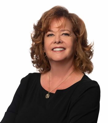 Portrait of Madeline Carriger, REALTOR®.